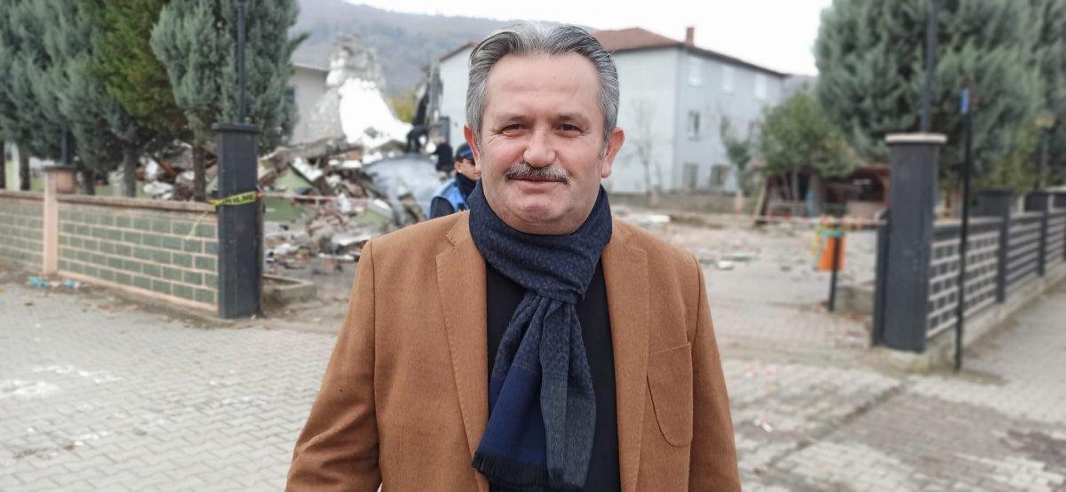 Düzce depreminde hasar gören caminin yıkımı hüzünlendirdi