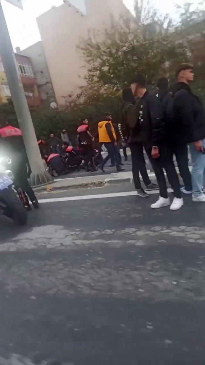 Küçükçekmece'de polislere çarpan sürücü kaçtı