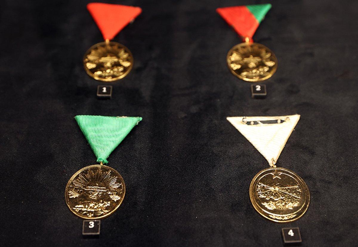 Darphanenin 555 yıllık koleksiyonu sergisinde altın ve sikke tarihi 