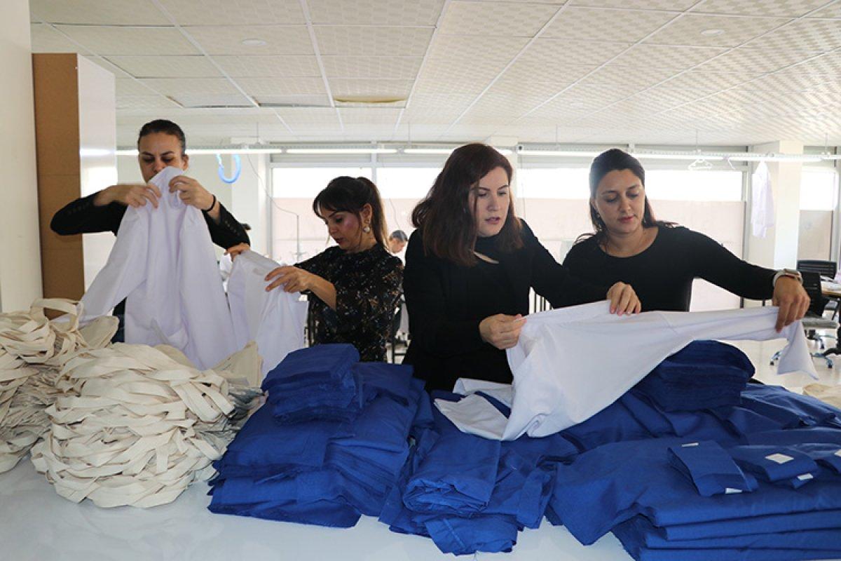 Batman'da kadın doktorların kurduğu tekstil atölyesinin geliri öğrencilere burs oluyor