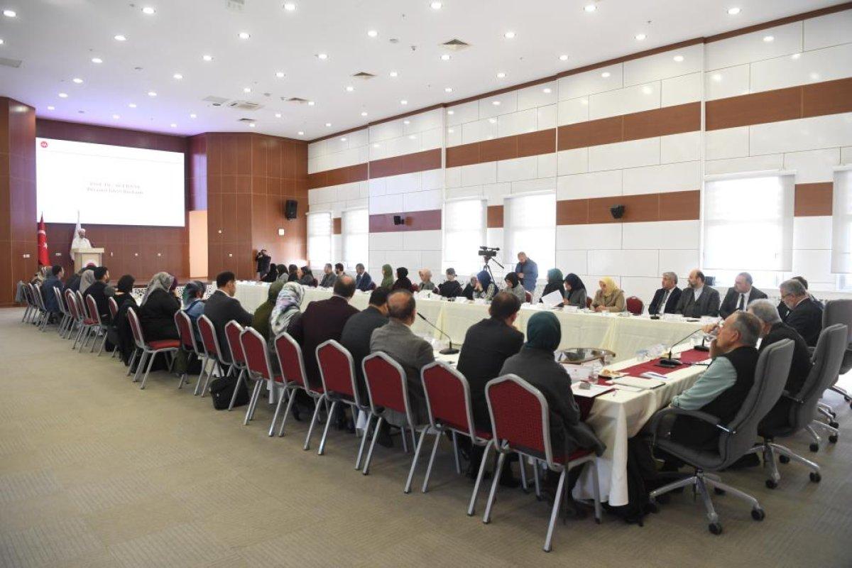 Ali Erbaş: Aileyi korumak ve geleceğe taşımakla yükümlüyüz