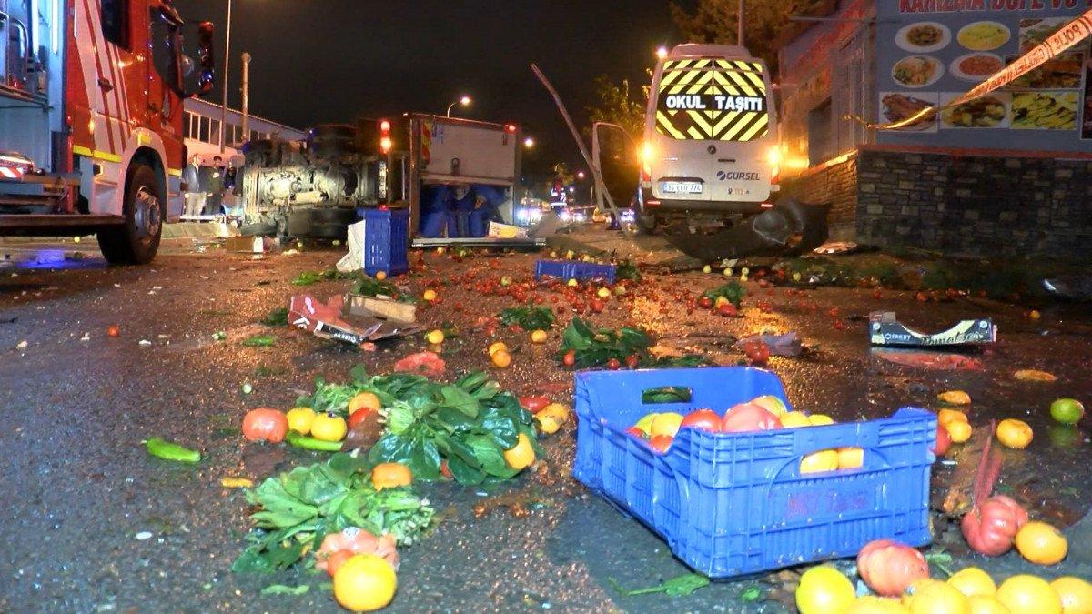 Kartal’da kamyonetle servis minibüsü çarpıştı: 1 ölü