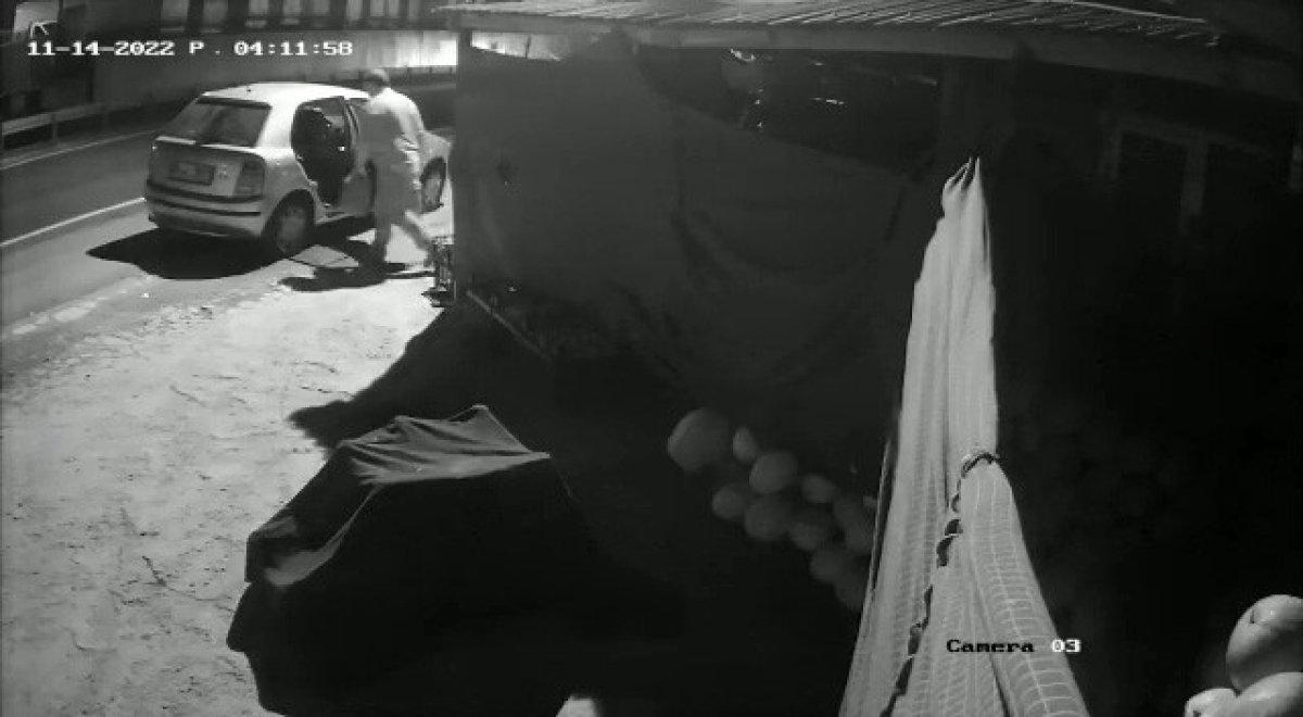 Büyükçekmece’de manav hırsızı dükkanın önüne idrarını yaptı