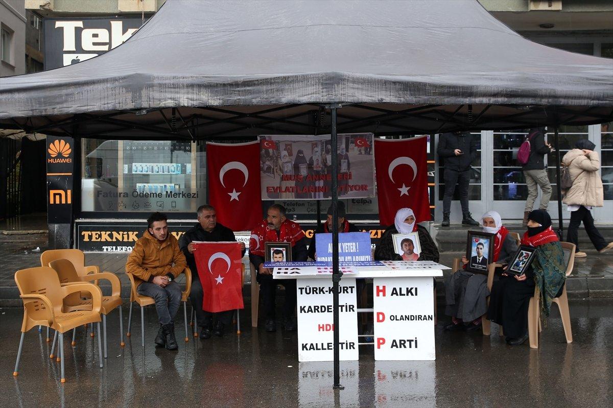 Muşlu ailelerin evlat nöbeti sürüyor