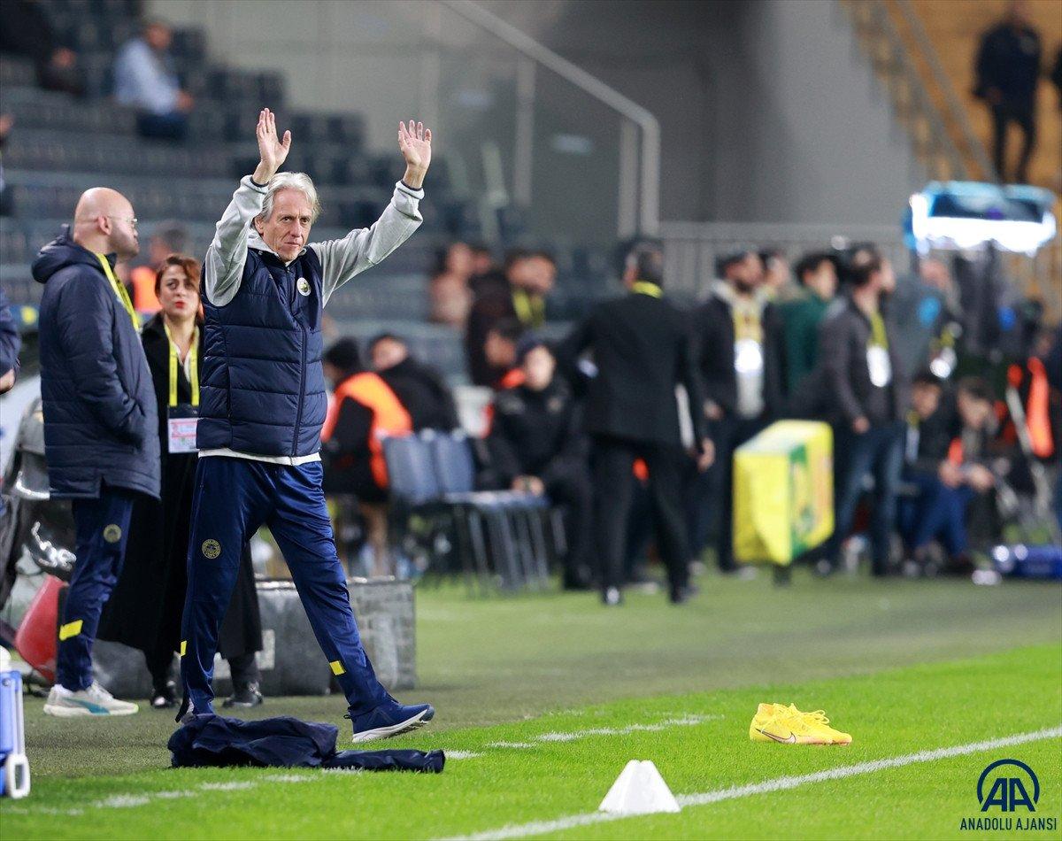 Fenerbahçe hazırlık maçında Rayo Vallecano'yu üç golle geçti