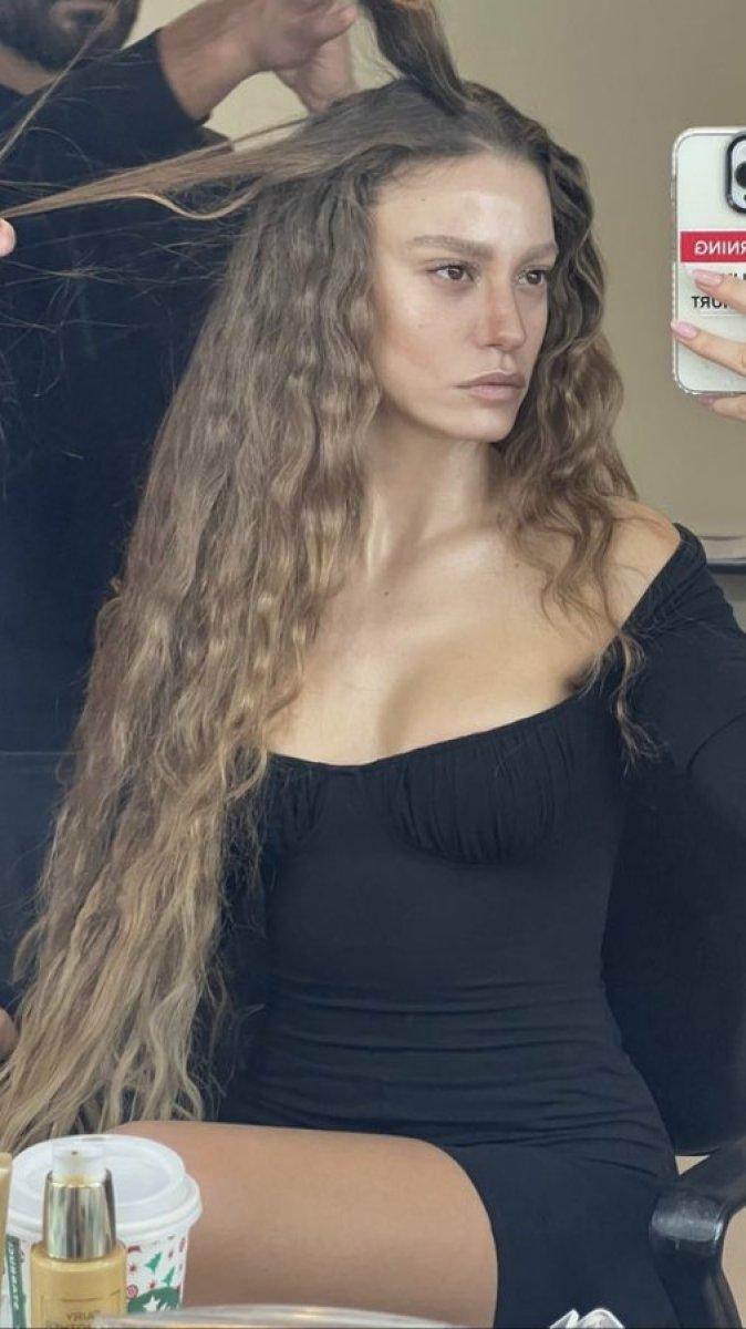 Serenay Sarıkaya, şampanya patlattı