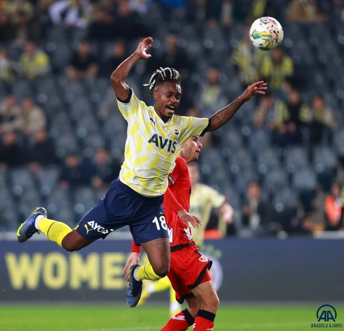 Fenerbahçe hazırlık maçında Rayo Vallecano'yu üç golle geçti