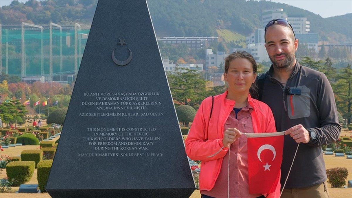 Dünya turu için kariyerlerinden vazgeçen çift, bisikletle 6 bin kilometre yol aldı