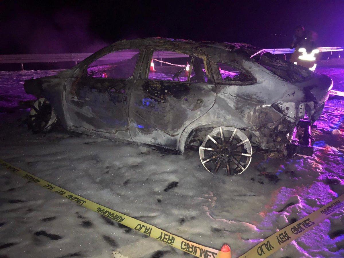 Ankara'da otomobil bariyere çarpıp alev aldı