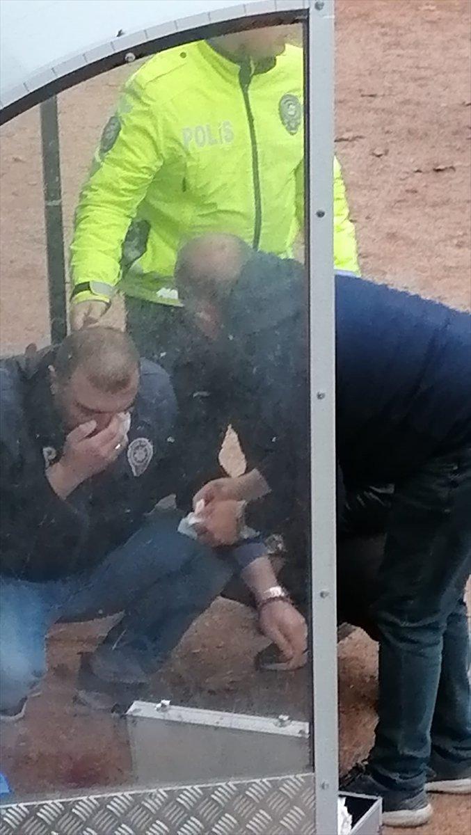 Bursa'daki maçta sahaya girerek polisi yaralayan saldırgan tutuklandı