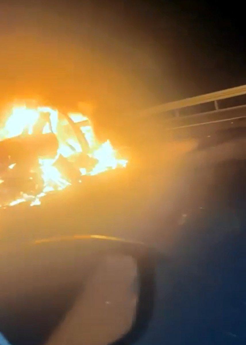 Ankara'da otomobil bariyere çarpıp alev aldı