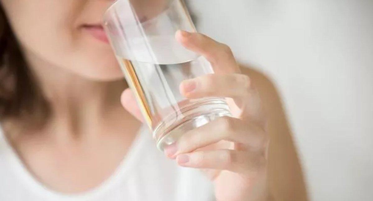 2 litre su içme tavsiyesi deneyle çürütüldü 