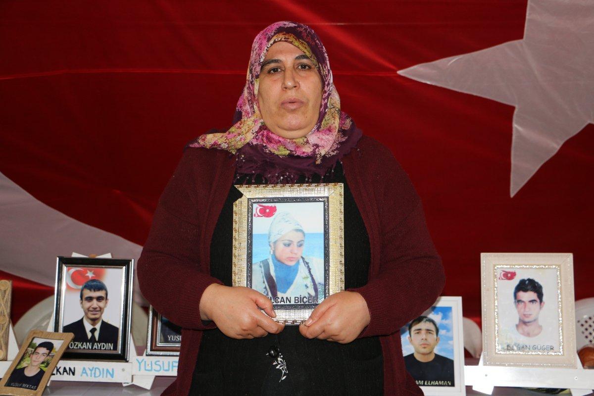 Evlat nöbetindeki anne: Kızımı zorla götürdüler