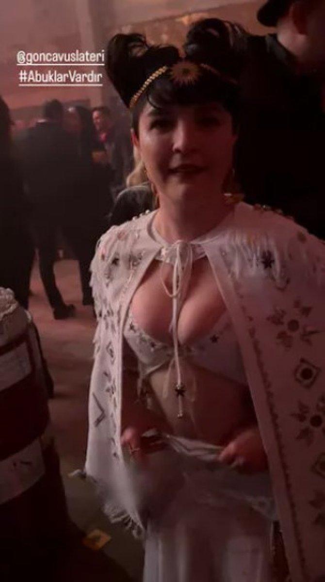 Gonca Vuslateri dansöz kıyafet giydi