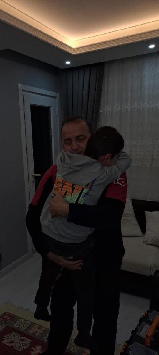 Yalova'da parmağı sıkışan çocuğun imdadına itfaiye eri koştu