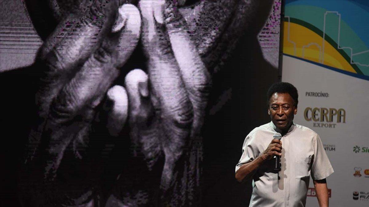 Brezilyalı efsane futbolcu Pele hastaneye kaldırıldı