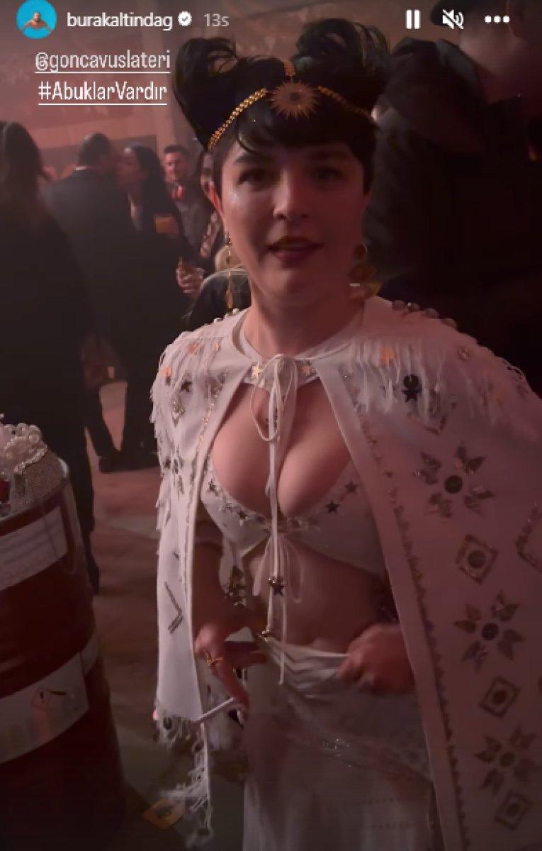 Gonca Vuslateri dansöz kıyafet giydi