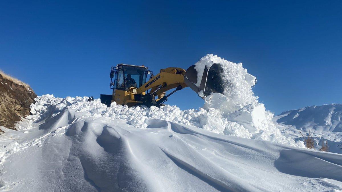 Şırnak'ta kar kalınlığı 2 metre oldu