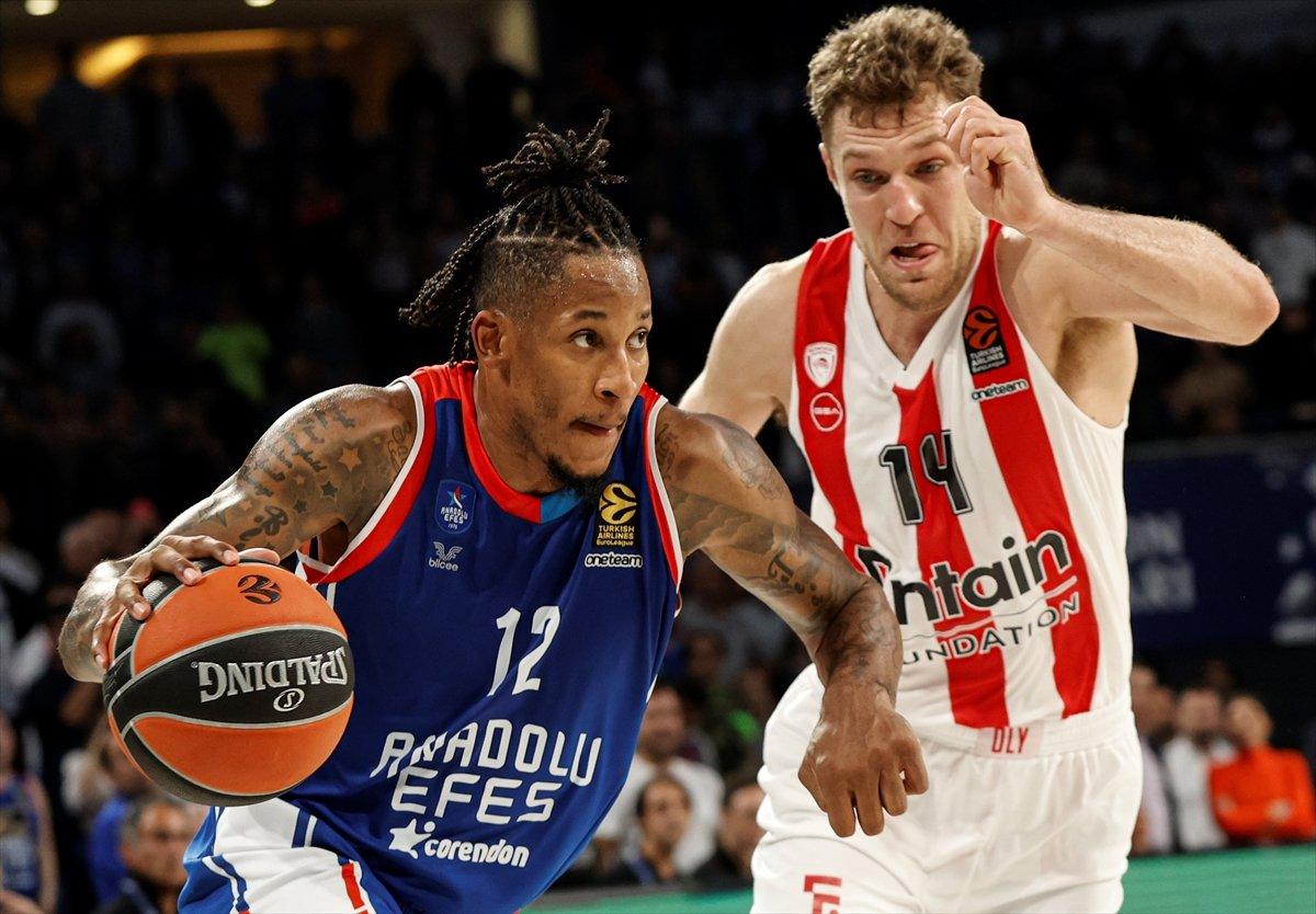 Anadolu Efes sahasında Olympiakos'u mağlup etti
