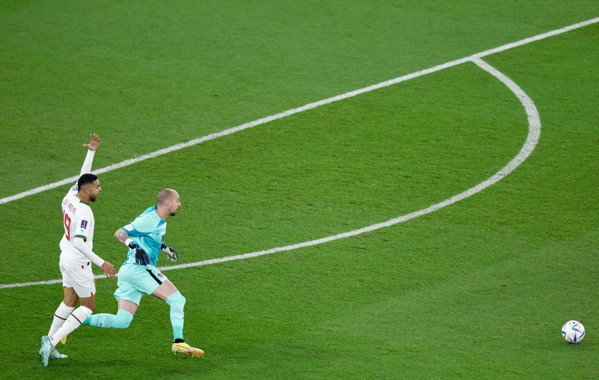 Milan Borjan'ın hatasını Ziyech golle sonuçlandırdı