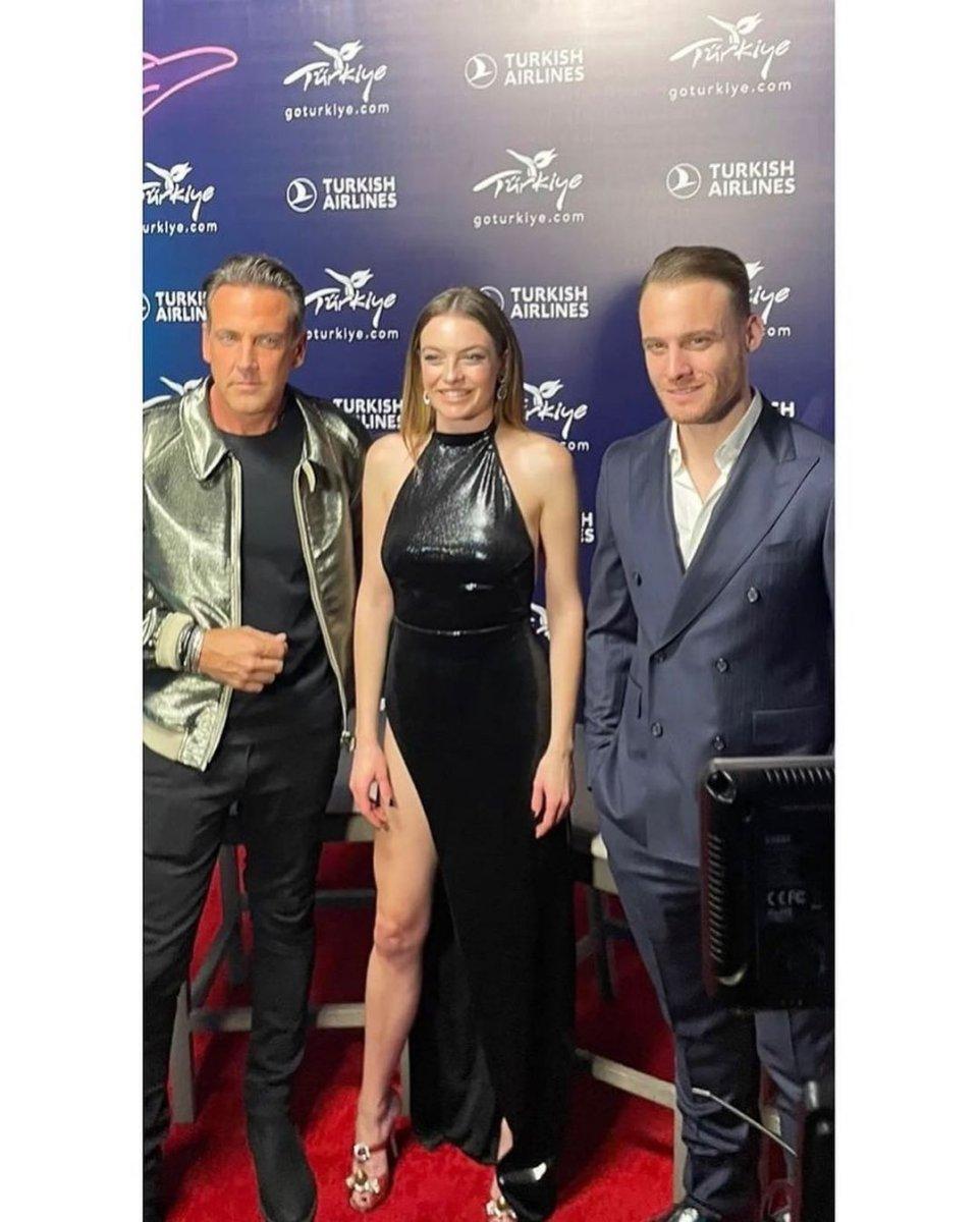 Melis Sezen, Carlos Ponce ile dans etti