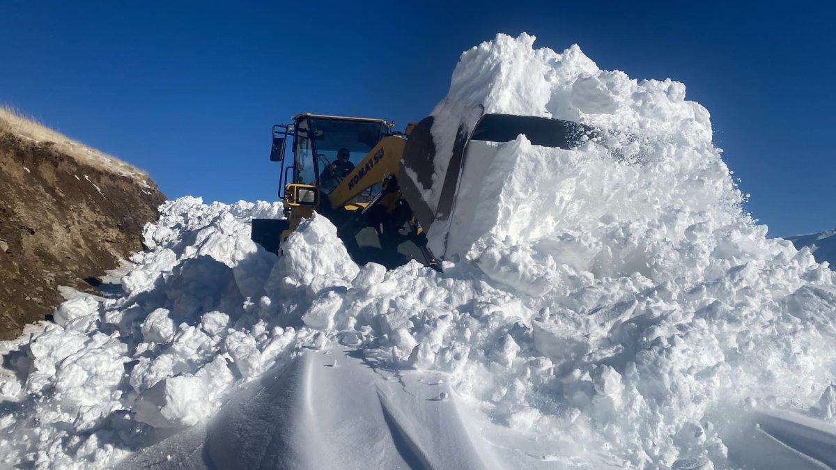 Şırnak'ta kar kalınlığı 2 metre oldu