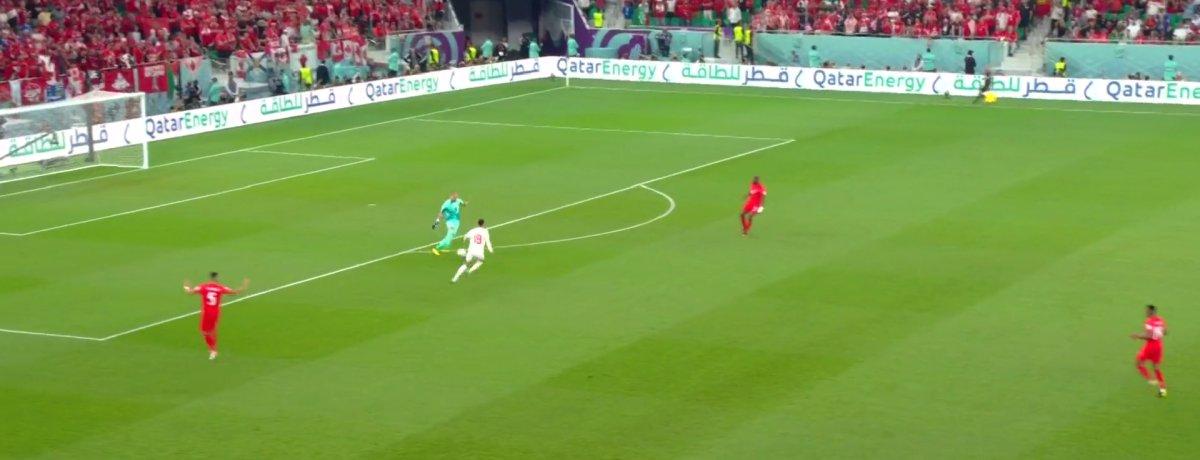 Milan Borjan'ın hatasını Ziyech golle sonuçlandırdı