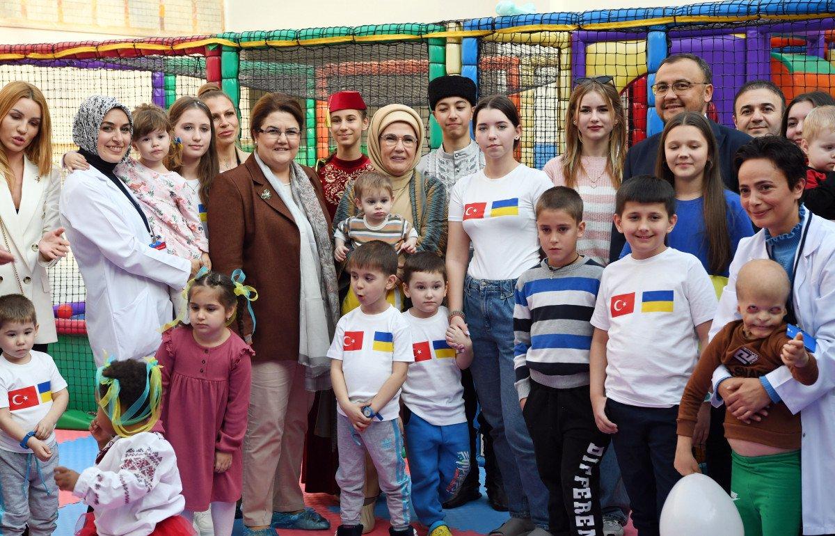 Emine Erdoğan, Ukraynalı yetim çocuklarla buluştu