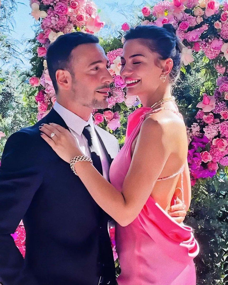 Oğuzhan Koç ve Demet Özdemir arabayı değiştirdi