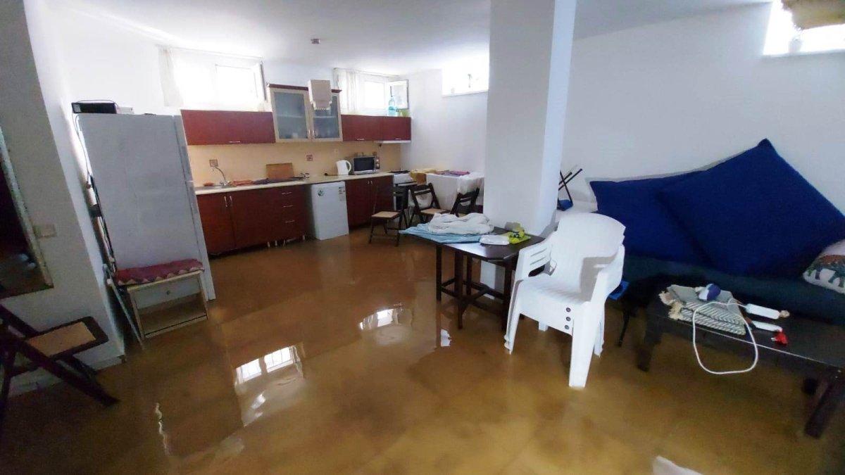 Bodrum yağmura teslim oldu: Evleri su bastı