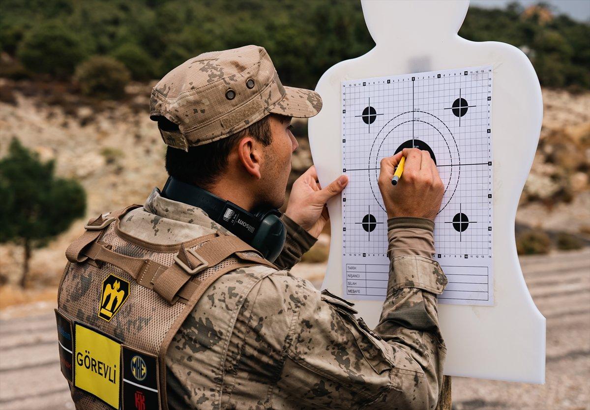 İzmir'de keskin nişancılar, yerli ve milli mühimmatlarla atış yaptı
