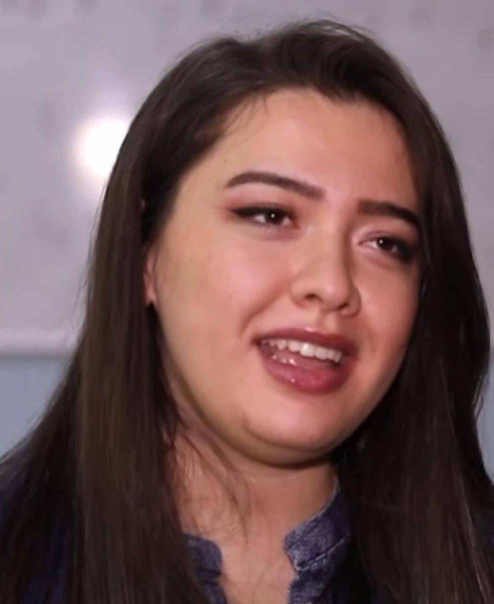 Türk kızı, filmlerden öğrendiği Hintçe ile Hindistan'ın aranan sesi oldu