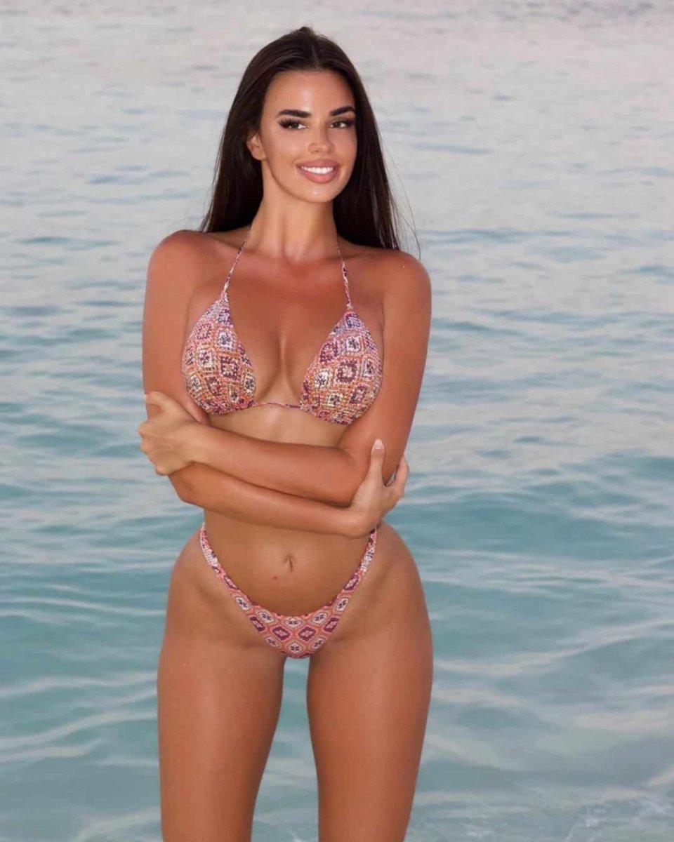 Dünya Kupası'ndaki pozları nedeniyle tepki çeken model açıklama yaptı