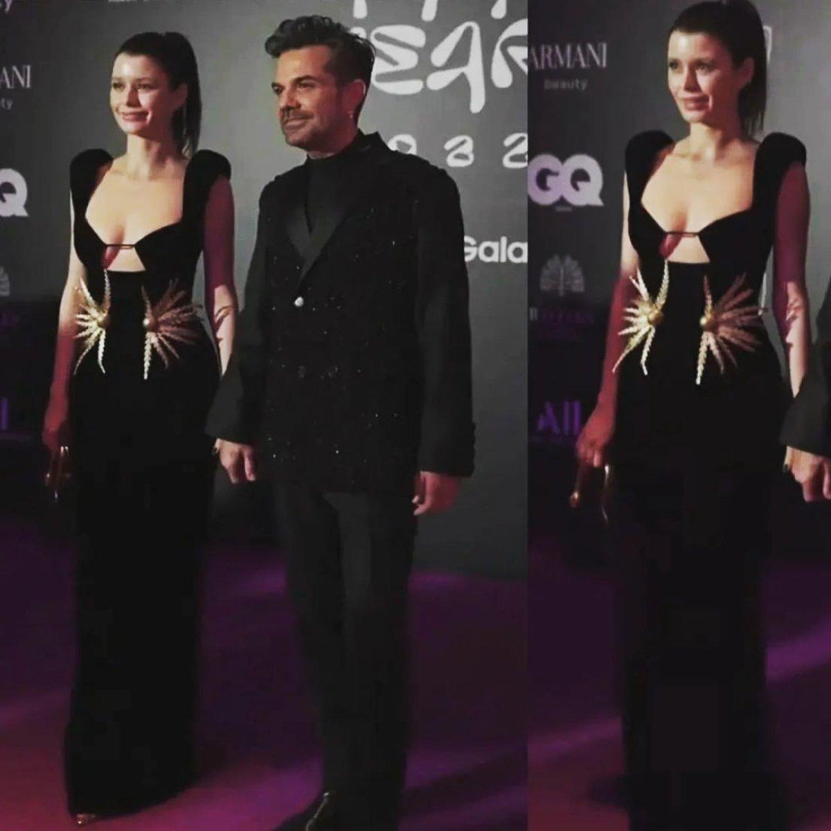 Beren Saat ve Kenan Doğulu'nun sahnede romantik anları