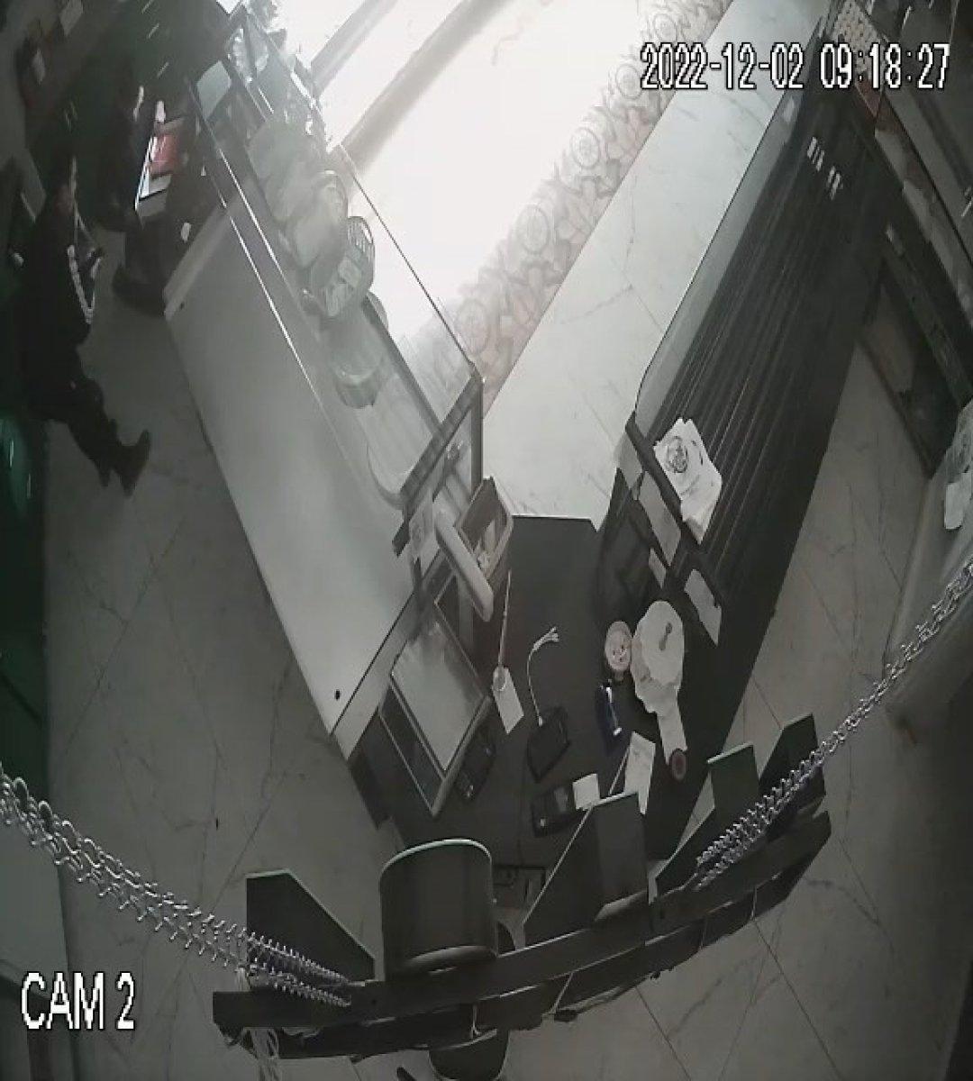 Elazığ’da hırsızlar, arka arkaya 3 dükkanı soydu