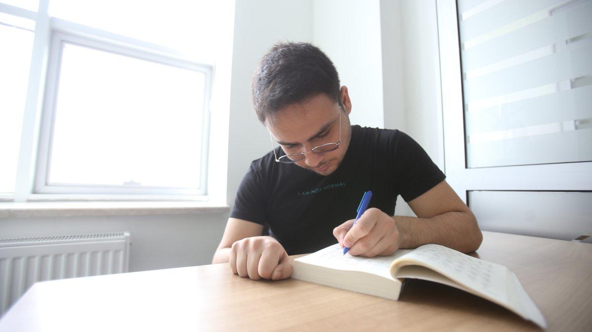 Gümüşhane'de engelli gencin hayat mücadelesi yaşıtlarına örnek oluyor