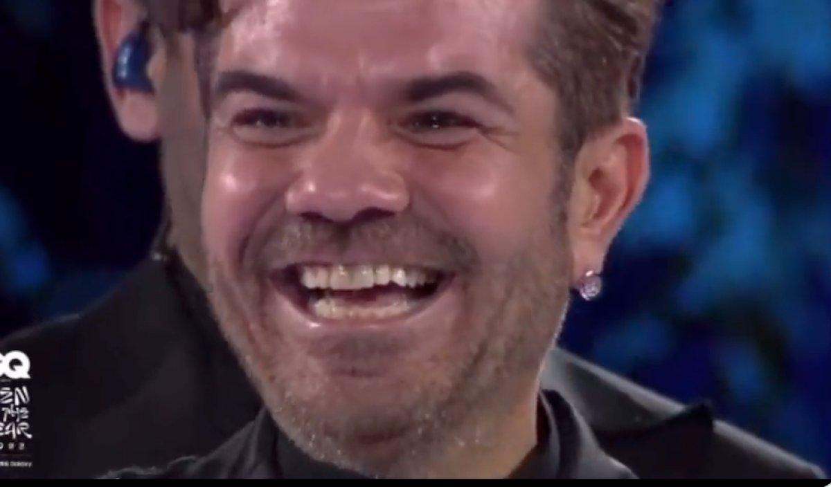 Beren Saat ve Kenan Doğulu'nun sahnede romantik anları