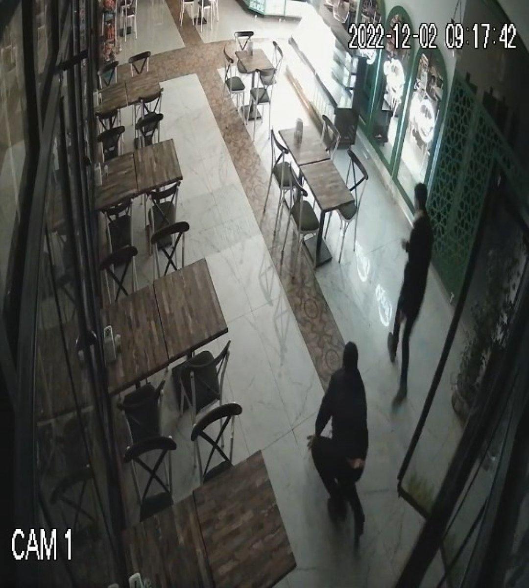 Elazığ’da hırsızlar, arka arkaya 3 dükkanı soydu