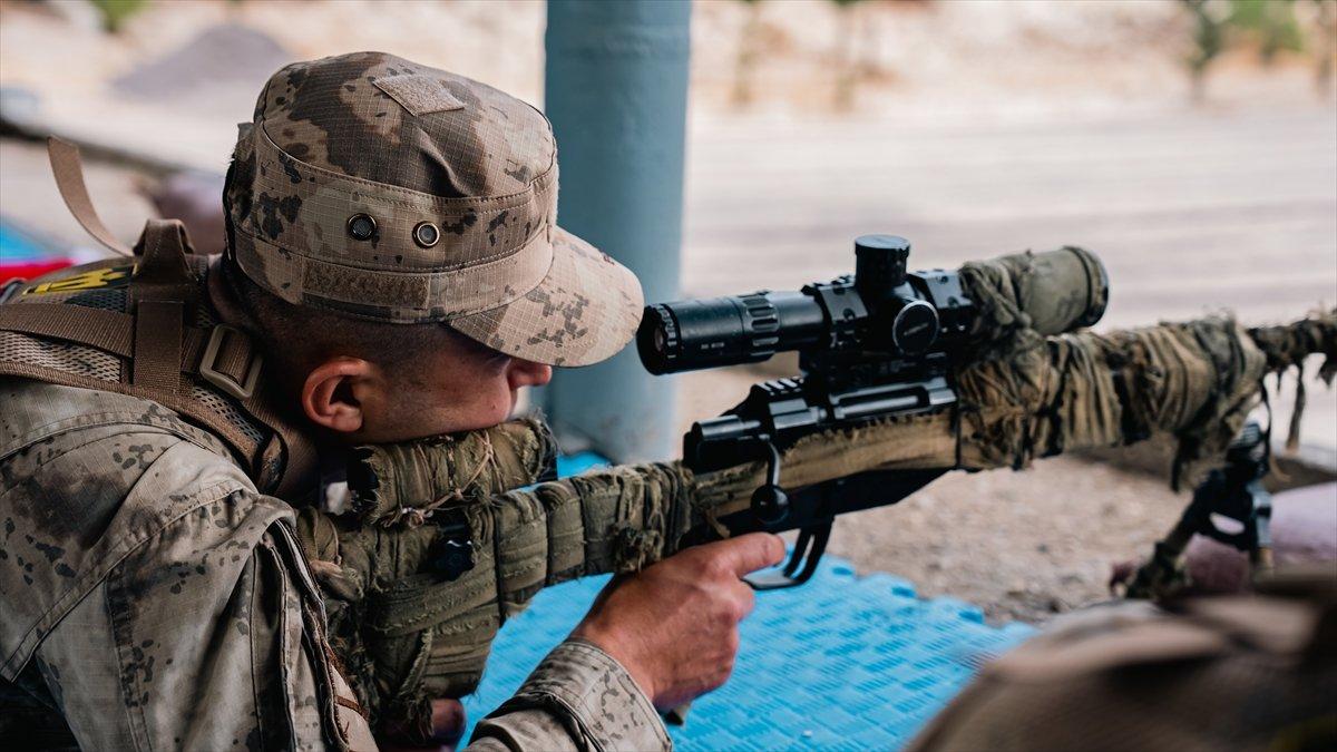 İzmir'de keskin nişancılar, yerli ve milli mühimmatlarla atış yaptı