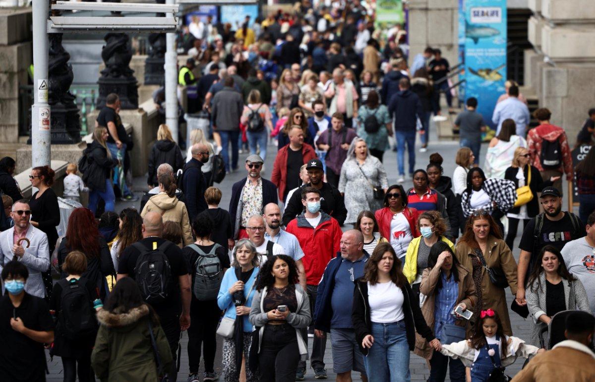 İngiltere'de, koronavirüs test laboratuvarındaki hatalar araştırılıyor