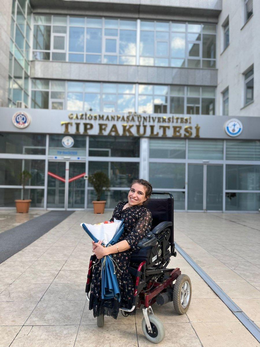 Tokat'ta engel tanımayıp doktor olan kadın, beğeni topladı