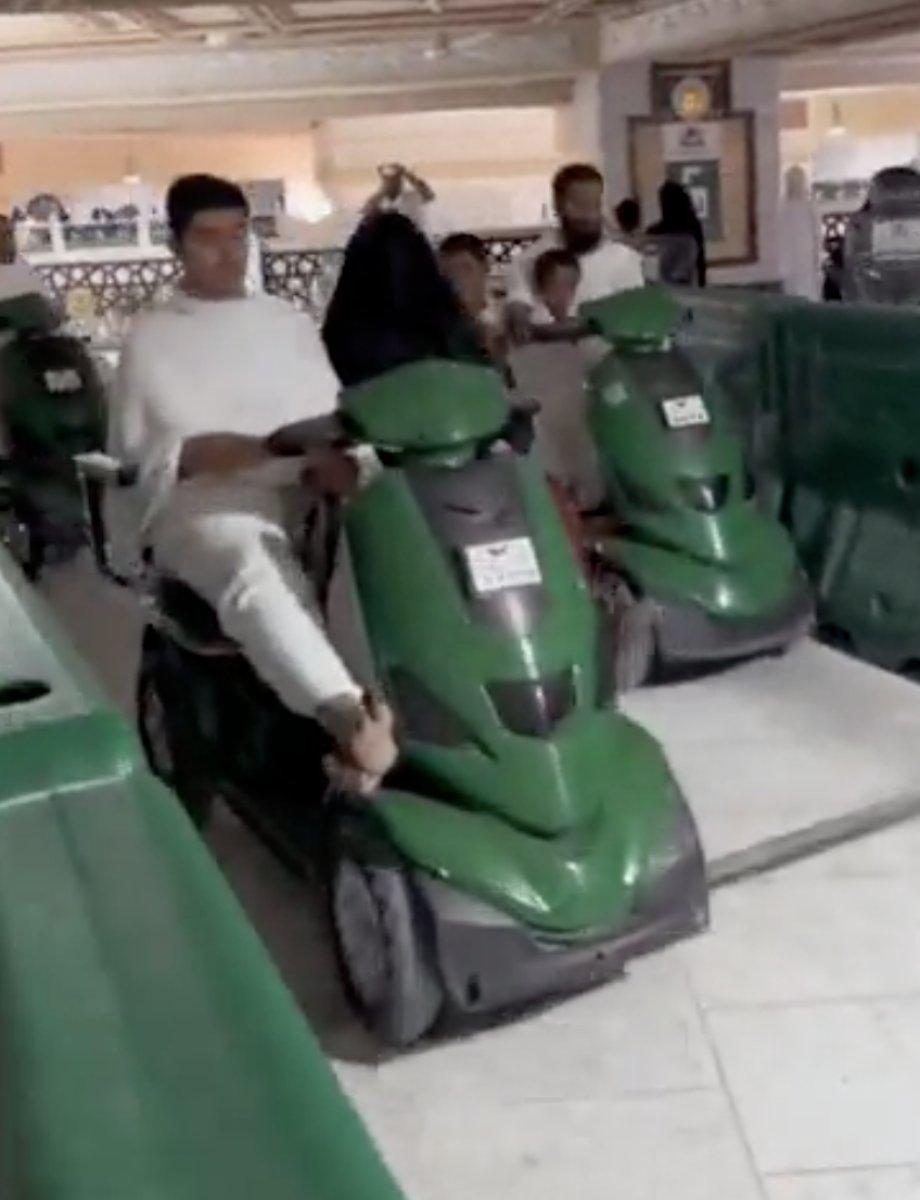 Kabe'de elektrikli araçla ibadet görüntüsü tepki çekti
