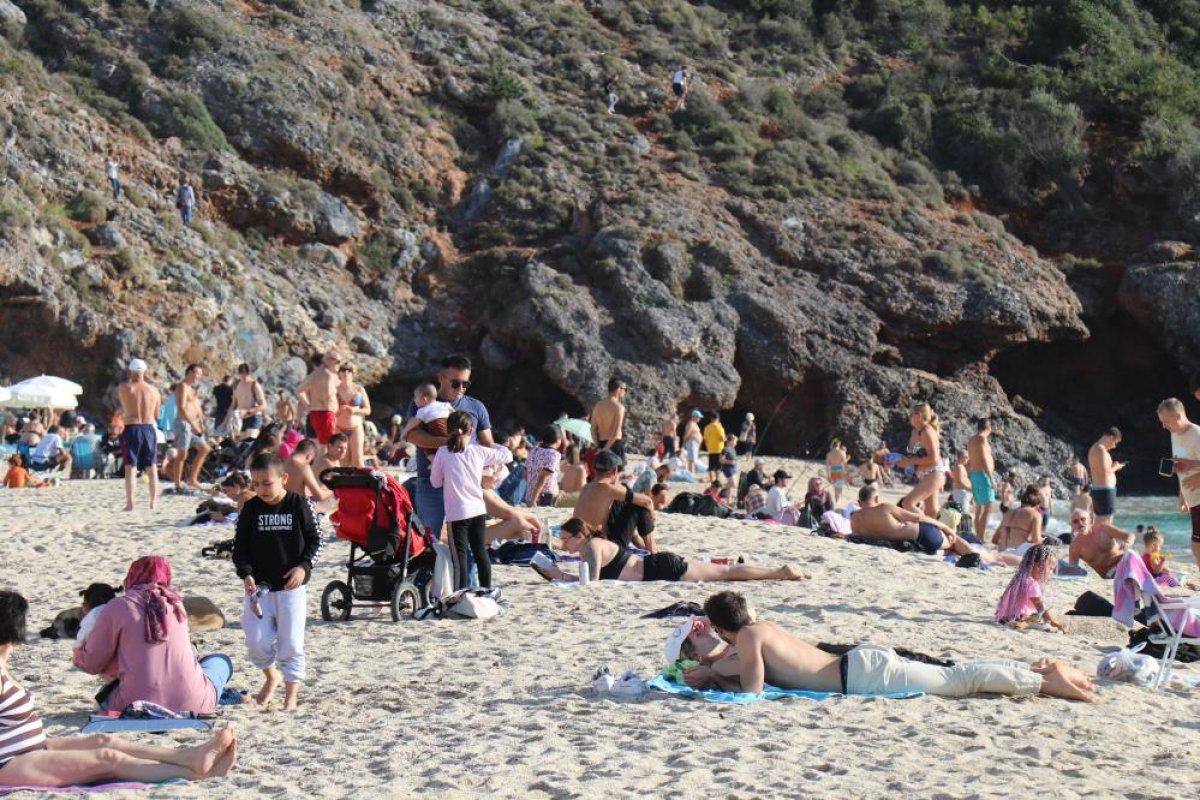 Antalya'da aralık ayında güneşlendiler