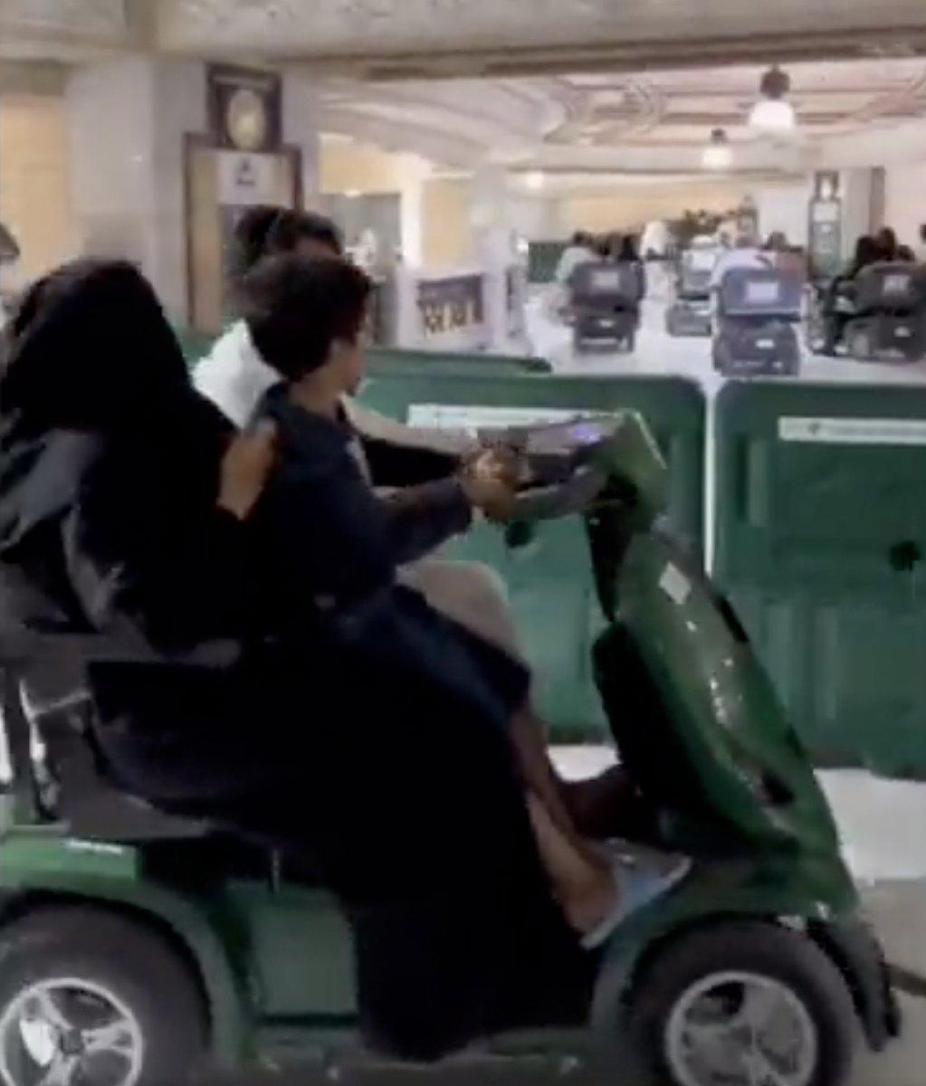 Kabe'de elektrikli araçla ibadet görüntüsü tepki çekti