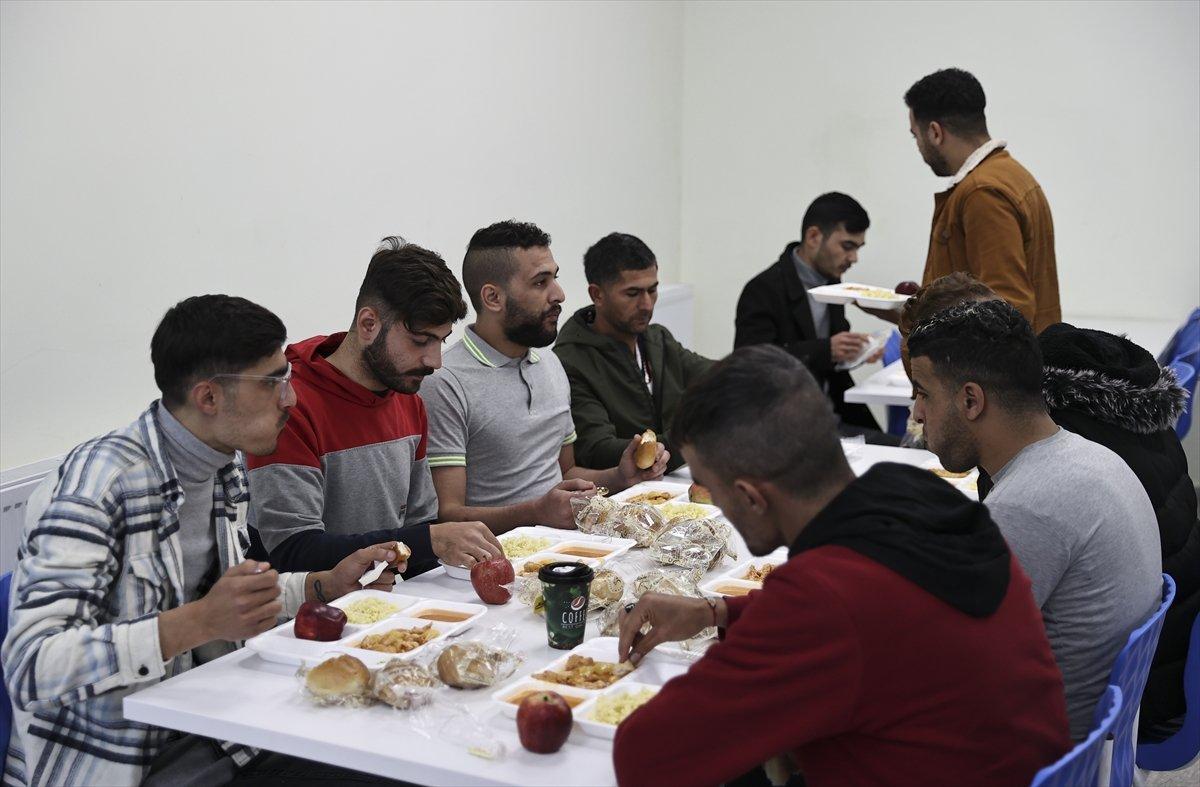 Türkiye, 2022'de yaklaşık 110 bin göçmeni sınır dışı etti