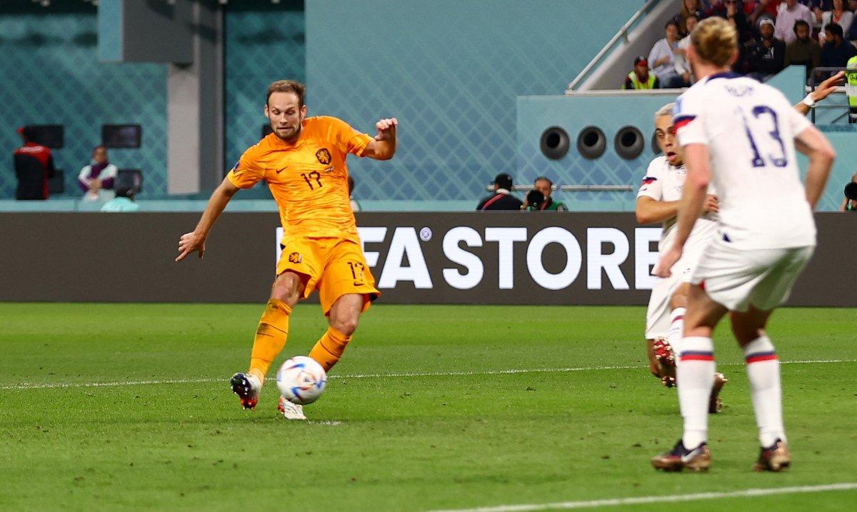 Daley Blind, gol sevincini babasıyla paylaştı