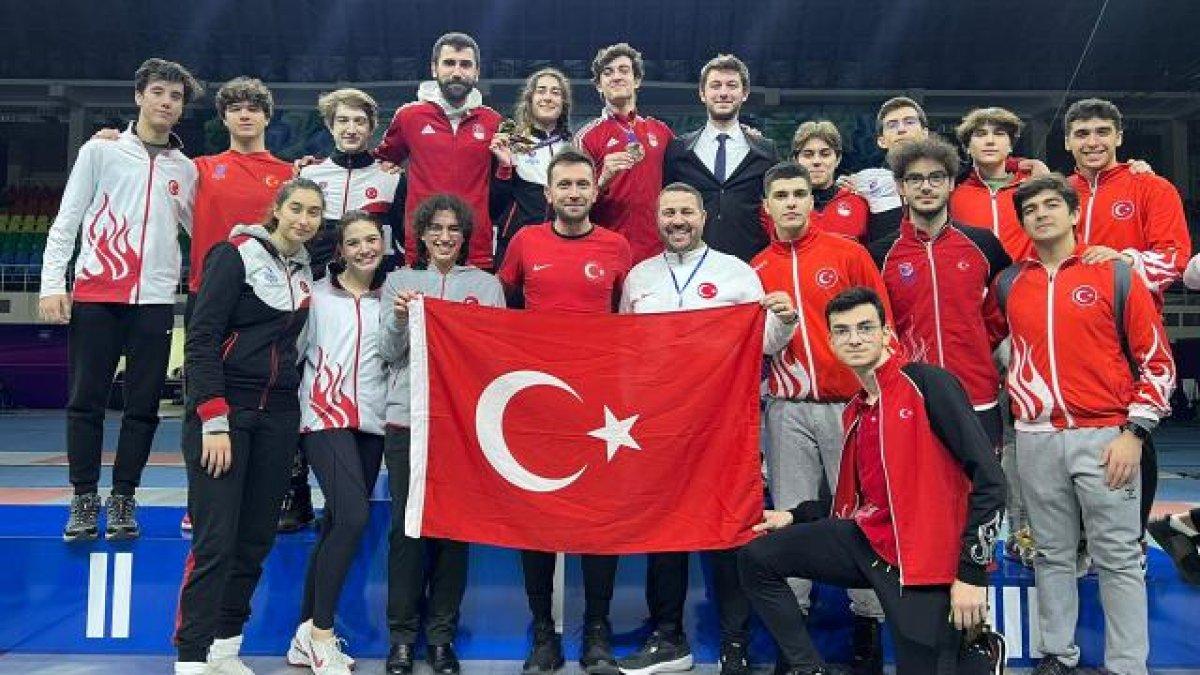 Genç eskrimcilerden Dünya Kupası'nda bir altın bir bronz madalya