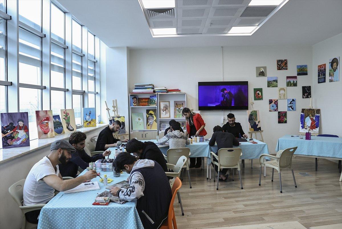 Türkiye, 2022'de yaklaşık 110 bin göçmeni sınır dışı etti