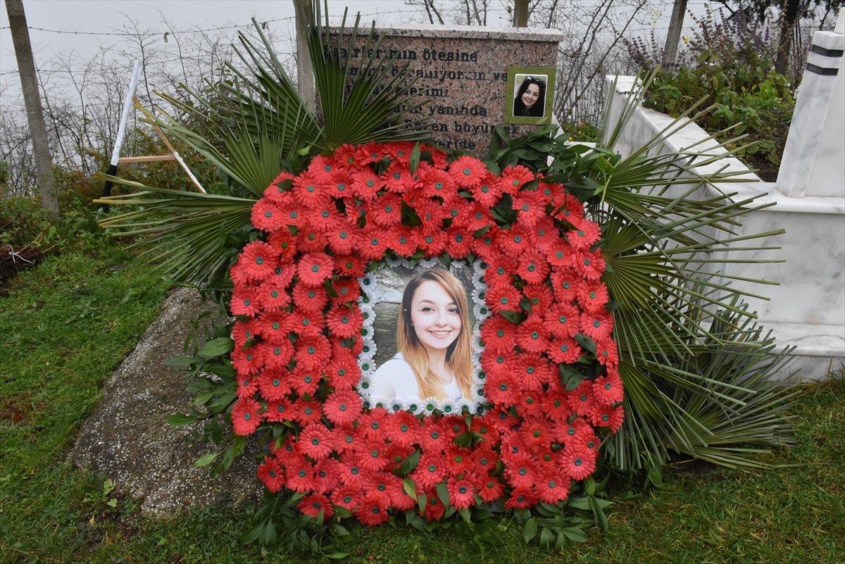 Ceren Özdemir vefatının 3'üncü yılında mezarı başında anıldı