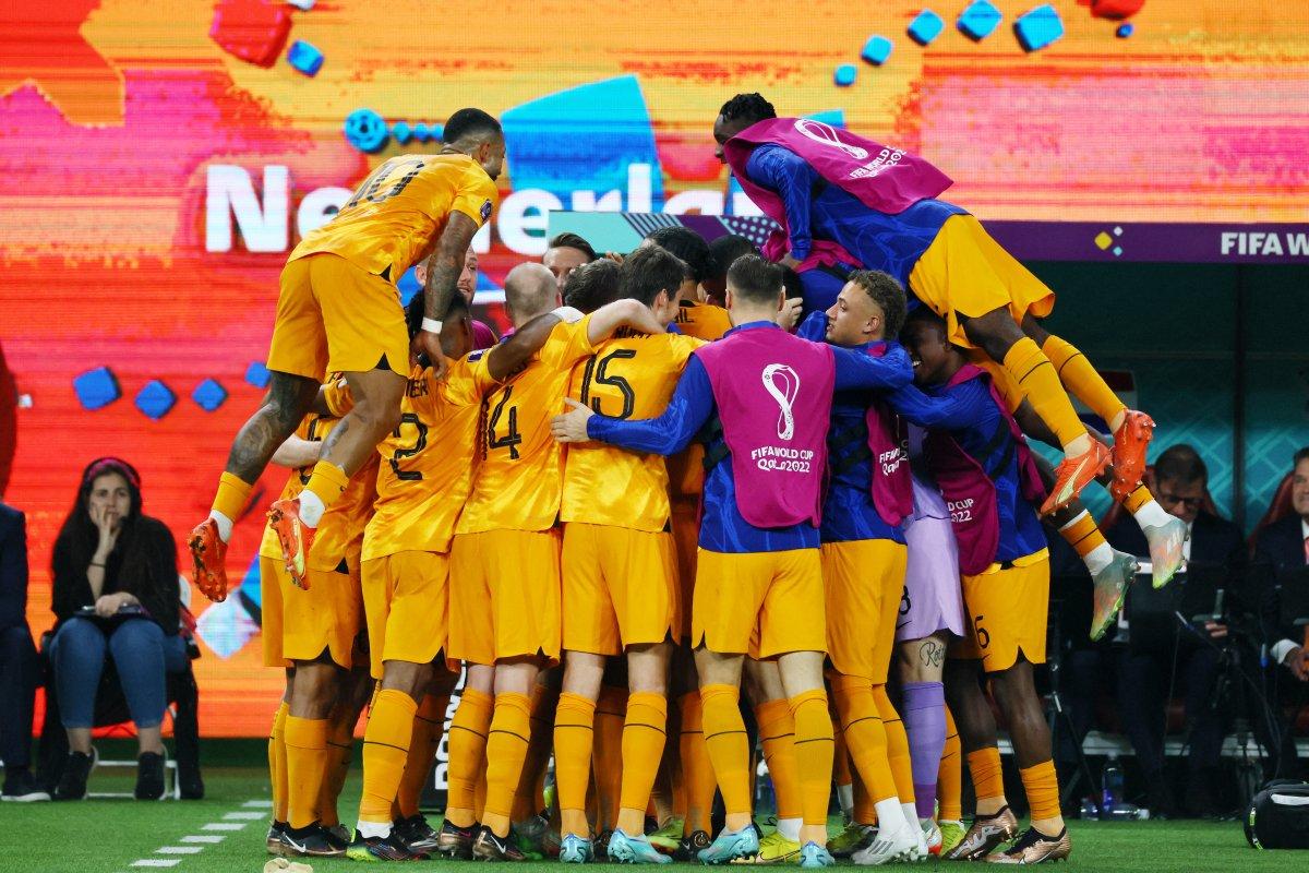 Daley Blind, gol sevincini babasıyla paylaştı